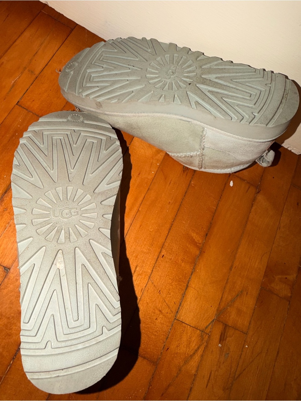 Uggs - Picture 8 of 8